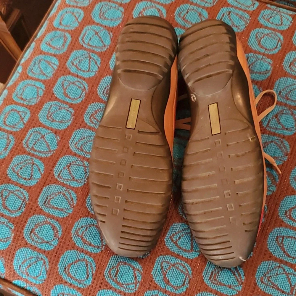 Stylish Red and Tan Men's Sneakers - Picture 7 of 16